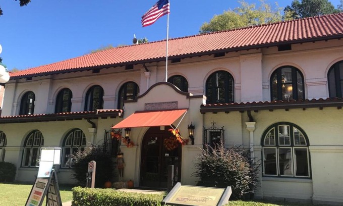 Hot Springs Hotel | Elegant Hotel Hale: 5-Star Stay with Hot Tub & Dining