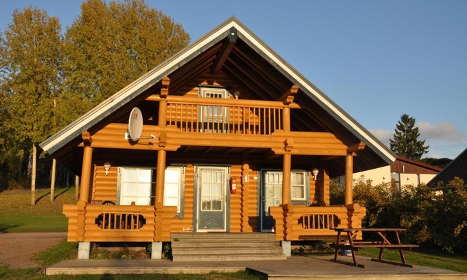 Lapinjaervi House | Pet-Friendly Comfort at Hotel Hanhi Cottages