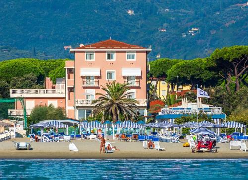 Marina di Pietrasanta Hotel | Discover Hotel Happy: Family-Friendly and Pet Welcoming