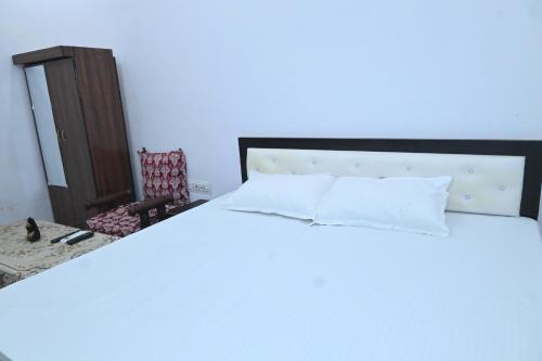 Misrikh Hotel | Comfortable Stay at Hotel Harihar Atithi Bhawan