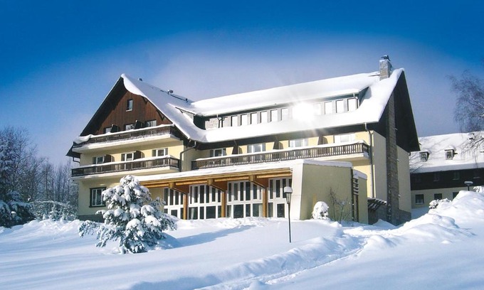 Schoeneck Hotel | Pet-Friendly Retreat at Hotel Haus am Ahorn - Rated 8.2/10