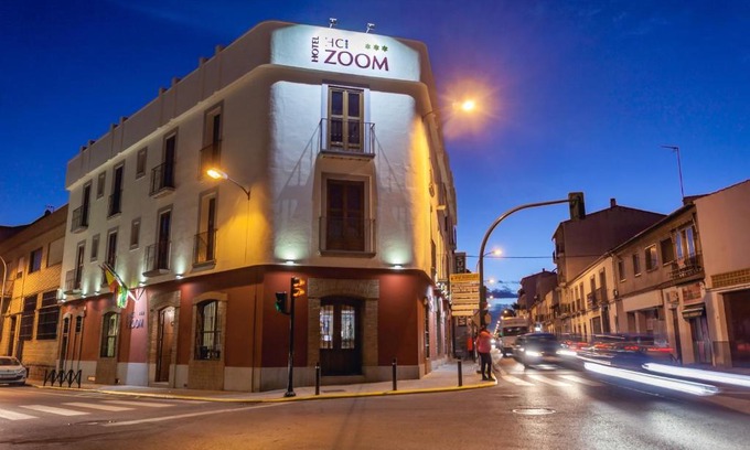 Pozoblanco Hotel | Discover Comfort at Hotel Hc Zoom with Hot Tub & Dining