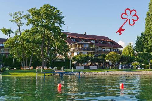 Immenstaad am Bodensee Hotel | Experience Hotel Heinzler am See: Pet-Friendly & Oceanfront