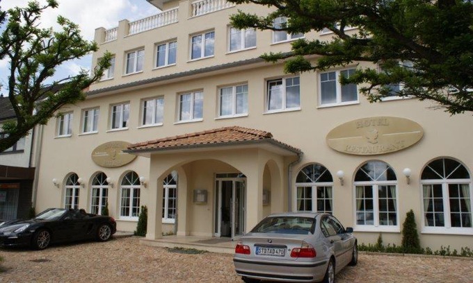 Neu Wulmstorf Hotel | Welcoming Hotel Helena: Family-Friendly & Accessible Stays