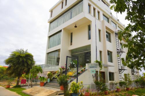 Maraimalai Nagar Hotel | Budget-Friendly Hotel Highnest with Restaurant & Breakfast