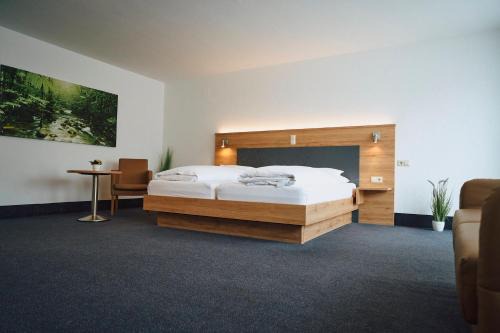 Deisslingen Hotel | Cozy TIPTOP Hotel Hirt: Pet Friendly & Family Ready Stays