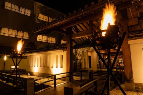 Iwamuro Onsen Hotel | Discover Hotel Hoho: Scenic Views & Hot Tub Delights