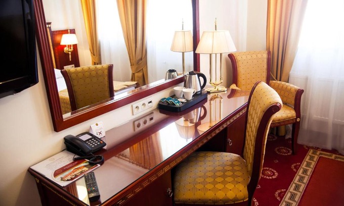 Bielany Hotel | Discover Hotel Holiday Park: Family-Friendly & Great Amenities