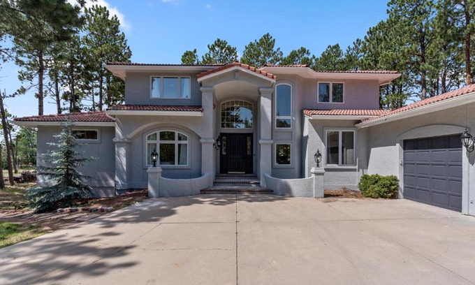 Woodmoor Villa | Discover Thunderbird Villa Retreat - Pet Friendly Getaway
