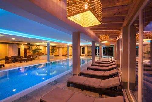 Szentendrei Hotel | Wellness Retreat at Hotel Honti with Oceanfront Views