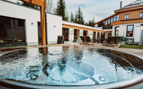 Roznov Pod Radhostem Hotel | Relax at Hotel Horal: 4-Star Oceanfront Retreat
