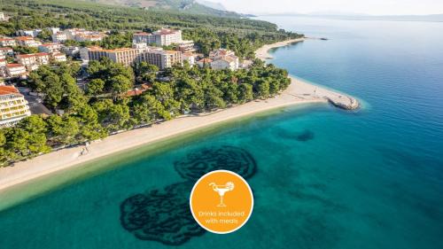 Baska Voda Hotel | Relax at Hotel Horizont: Oceanfront Bliss with Pool & Spa