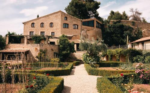 Arnes Hotel | Discover Hotel Hort De Fortunyo: Family-Friendly Getaway