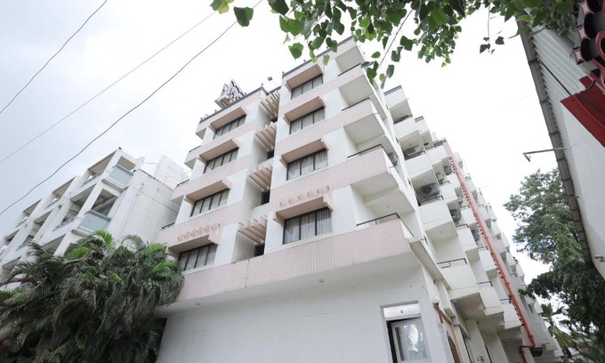Surat Hotel | Comfortable Hotel Hospice: Pet-Friendly Stays & Dining