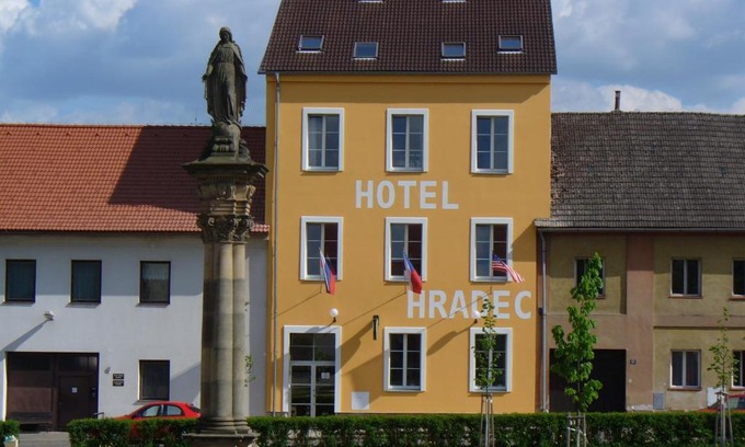 Mlazovice Hotel | Budget-Friendly Hotel Hradec with Pool and Pet Friendly
