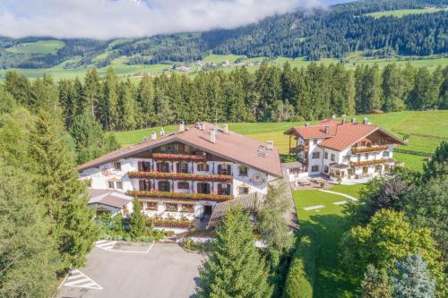 Valle San Silvestro Hotel | Top-Rated Hotel Hubertushof with Breakfast & Hot Tub Access