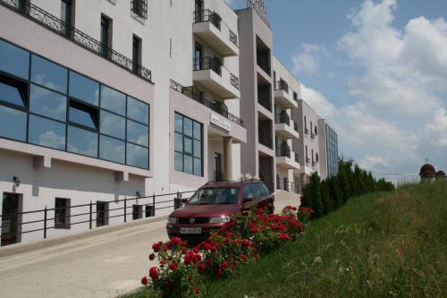 Baile Felix Hotel | Discover Hotel Hyperion: Family-Friendly with Pool & Hot Tub