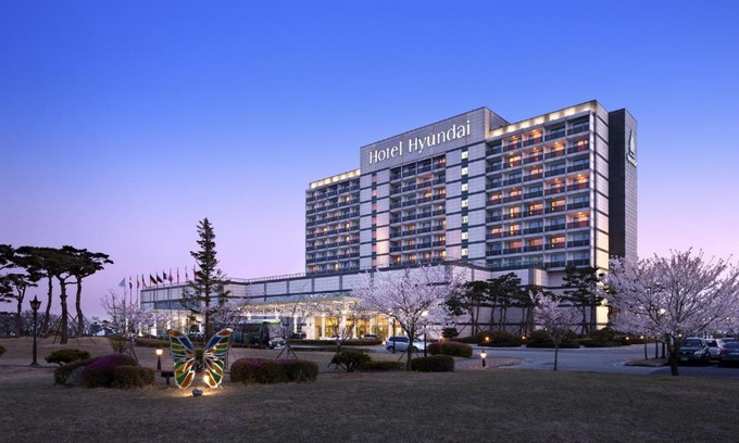 Samho Hotel | Relax at Hotel Hyundai by Lahan Mokpo with Pool Access