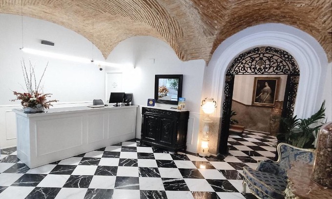 Caceres Old Town Hotel | Discover Hotel Iberia Plaza Mayor: Pet-Friendly Comfort