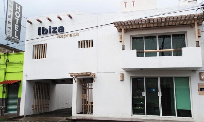 Tapachula Hotel | Budget-Friendly Hotel Ibiza Express with Family Amenities