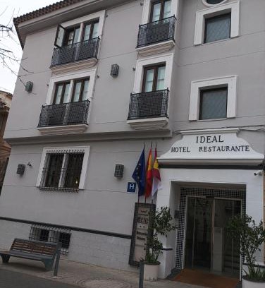 Villarrobledo Hotel | Ideal Hotel: Pet-Friendly Stay with Breakfast & Dining Options