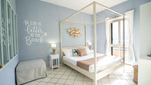 Chiessi Hotel | Beachside Hotel Il Perseo: Pet-Friendly with Ocean Views
