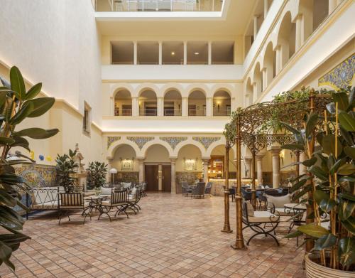 Merida Old Town Hotel | Elegant Stay at Hotel Ilunion Mérida Palace - 5 Star Comfort