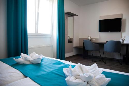 Meiningen Hotel | Pet Friendly Hotel im Kaiserpark with Breakfast & Dining