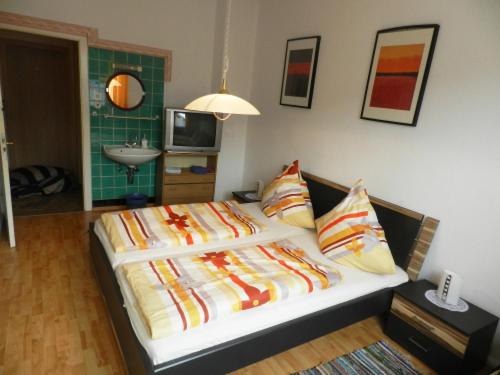 Marten Hotel | Cozy Hotel In der Meile: Pet-Friendly Stay with Breakfast