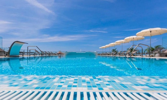 Novalja Hotel | Exquisite Hotel In Excelsis with Spa and Pool Amenities