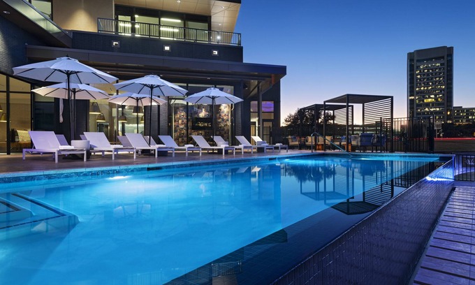 Las Colinas Hotel | Discover Hotel Indigo Irving Las Colinas with Pool & More