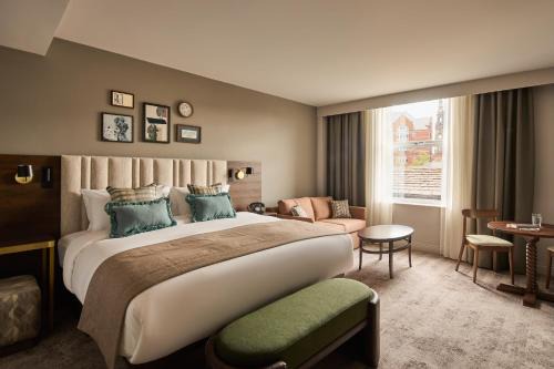 Leeds City Center Hotel | Budget-Friendly Cosmopolitan Hotel with Breakfast Included