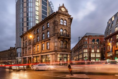 Manchester City Centre Hotel | Modern Hotel Indigo Manchester - Victoria Station Awaits You