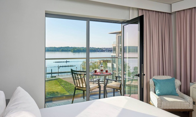 Old Town Alexandria Hotel | Discover Hotel Indigo Old Town Alexandria - 4-Star Retreat