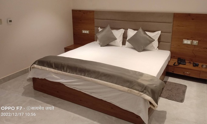 Gomti Nagar House | Hotel Indraprastha inn is Situated in Heart of the Gomtinagar, Lucknow,