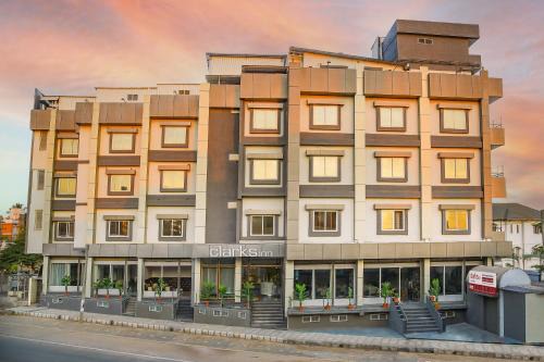 Davanagere Hotel | Welcoming Clarks Inn Davanagere: Family-Friendly Comfort