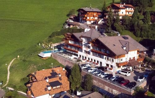 Santa Cristina Val Gardena Hotel | Oceanfront Hotel Interski: Guest Rated 9/10 with Pool & Spa