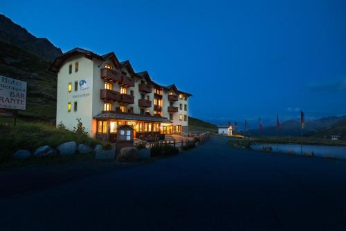 Valdidentro Hotel | Explore Hotel Interalpen: 4-Star Gem with Ocean Views