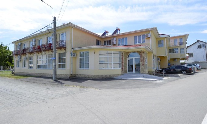 Costinesti Hotel | Hotel Intim: Guest Rated 10/10 with Family-Friendly Amenities