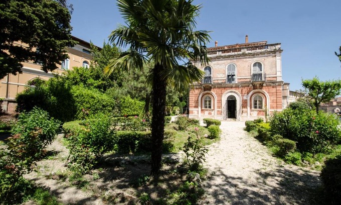 Perugia Hotel | Pet-Friendly Hotel Iris with Top Amenities and Great Reviews