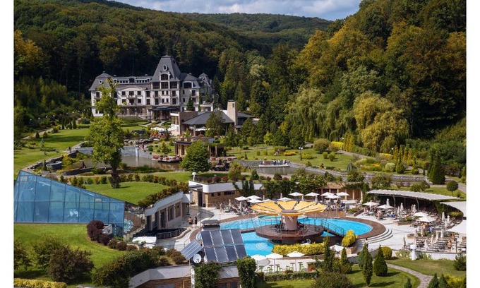 Nyzhnje Solotvyno Hotel | Discover Hotel Irys: Family-Friendly with Pool & Hot Tub