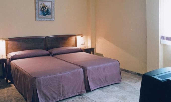 Almussafes Hotel | Budget-Friendly Hotel Isabel: Family Friendly & Accessible