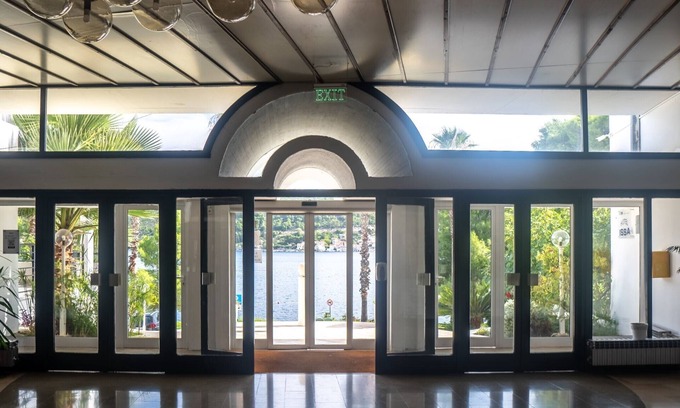Cove Rogacic House | Hotel Issa - Quadruple Room Sea View 1