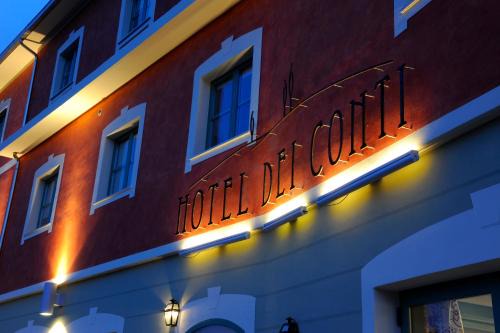 Castelnuovo di Val di Cecina Hotel | Pet-Friendly Hotel Dei Conti with Breakfast & Hot Tub