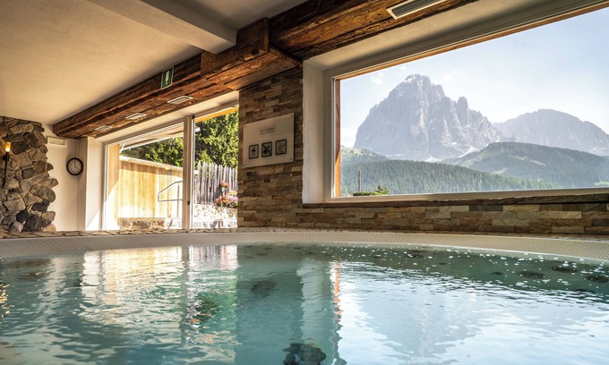 Selva di Val Gardena Hotel | Experience Hotel Jägerheim: Guest Rated 9.8 with Spa & Pool