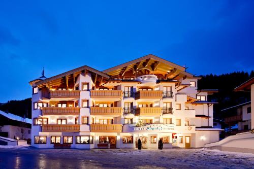 Gerlos Hotel | Indulge at Hotel Jägerhof: 4-Star Spa Retreat with Hot Tub