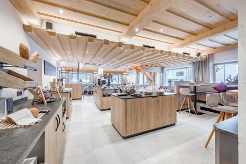 Kaunertal Hotel | Discover Hotel Jägerhof: Spa, Dining & High Guest Ratings