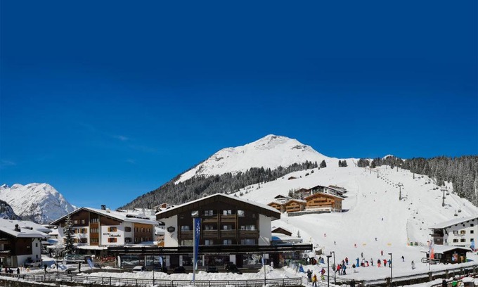 Lech am Arlberg Hotel | Stay at Hotel Jagdhaus Monzabon: 4-Star Retreat with Spa