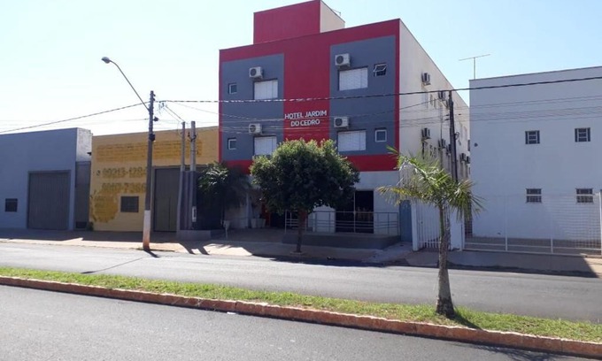 Cedral Hotel | Budget-Friendly Hotel Jardim do Cedro with Breakfast Included