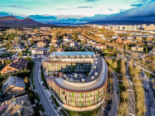 Mendizorrotza Apartment | Discover Sercotel Jardines de Uleta Suites: Pet-Friendly Retreat